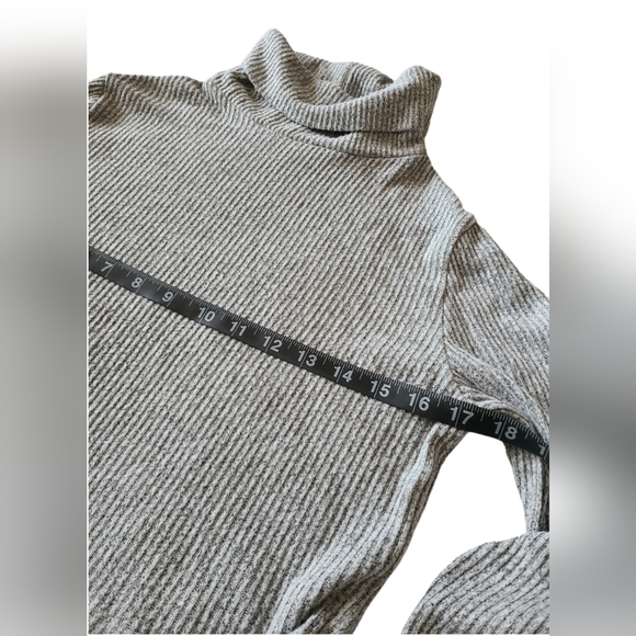 GARAGE RIBBED | CROP TURTLENECK | SIZE P/S - Picture 8 of 14